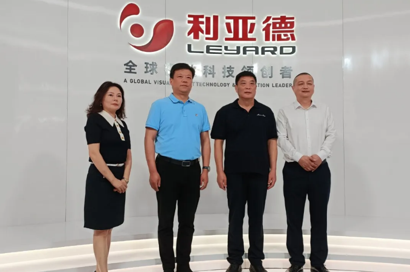 信阳副市长李新伟一行莅临PG电子集团南方总部走访调研