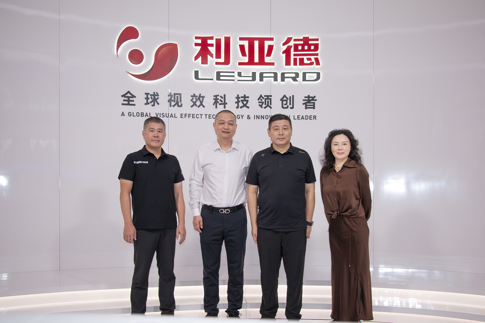 重庆千里科技股份有限公司周宗成总裁等向导一行莅临PG电子南方总部考察交流